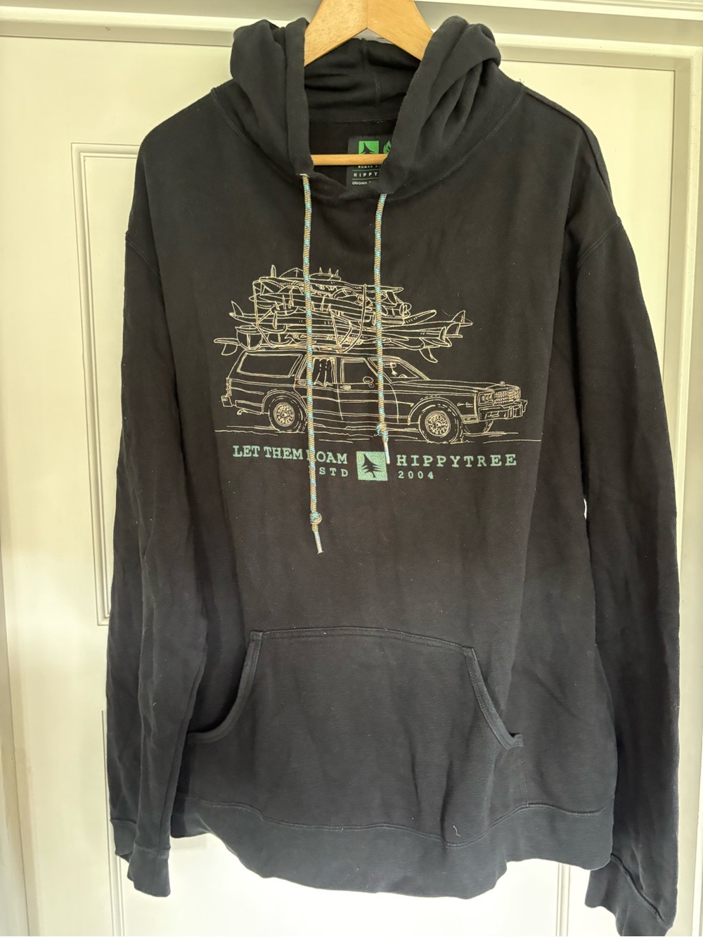 Hippytree Black Graphic Pullover Hoodie - Let Them Roam